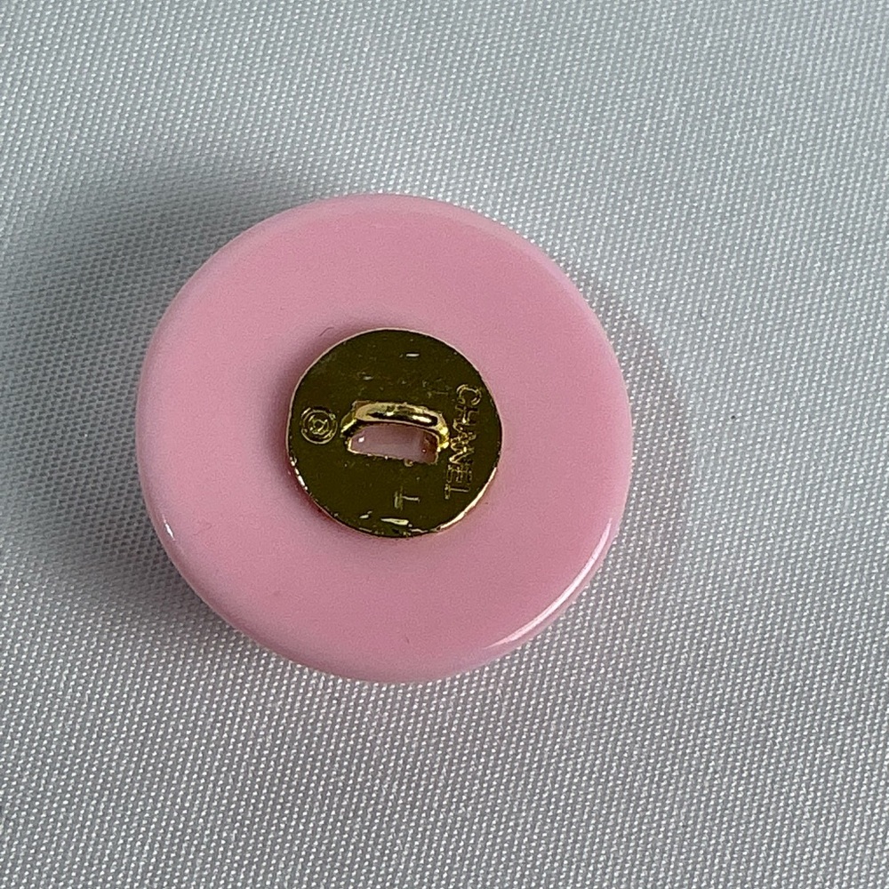 Chanel Pink Button - Picture 4 of 6